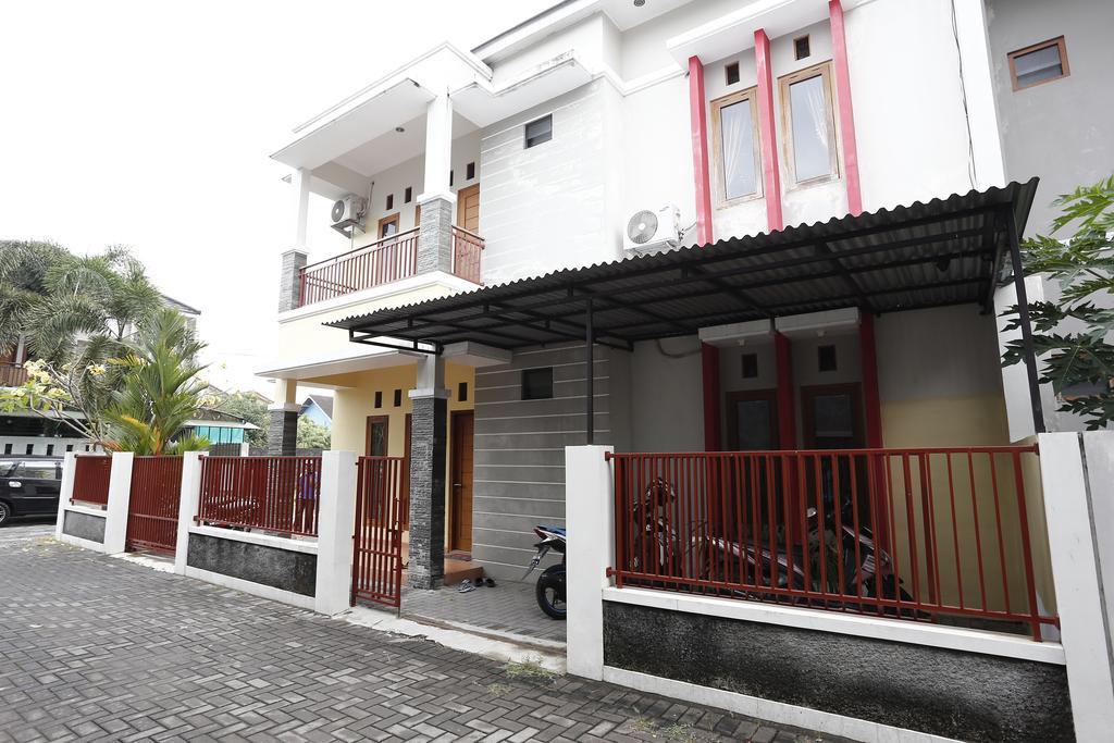فندق Reddoorz @ Jalan Damai Ngaglik المظهر الخارجي الصورة