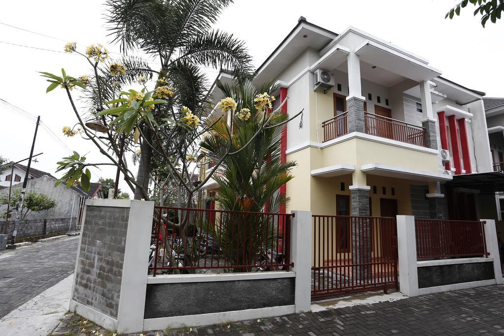 فندق Reddoorz @ Jalan Damai Ngaglik المظهر الخارجي الصورة